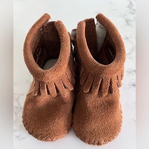 Minnetonka Back Flap Baby Bootie Size 1